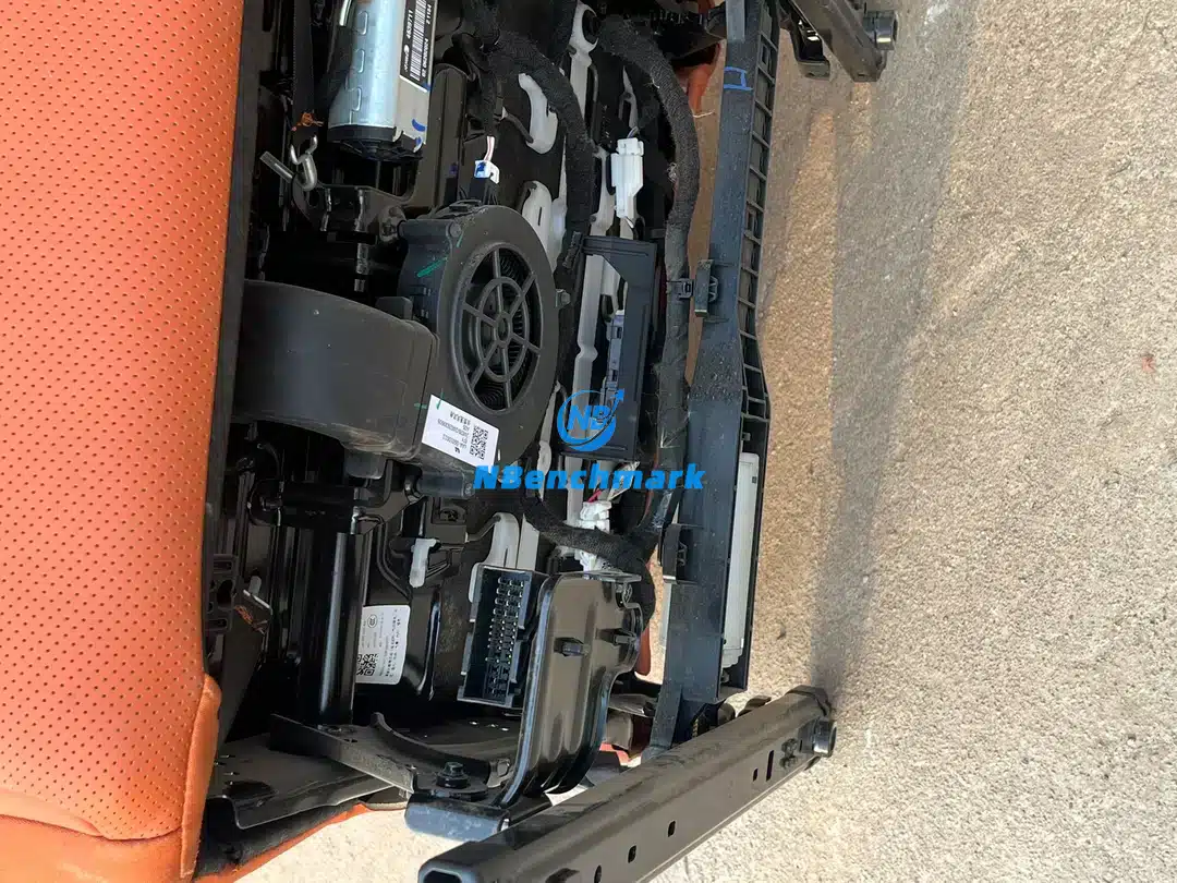 Li Auto L6 front seats