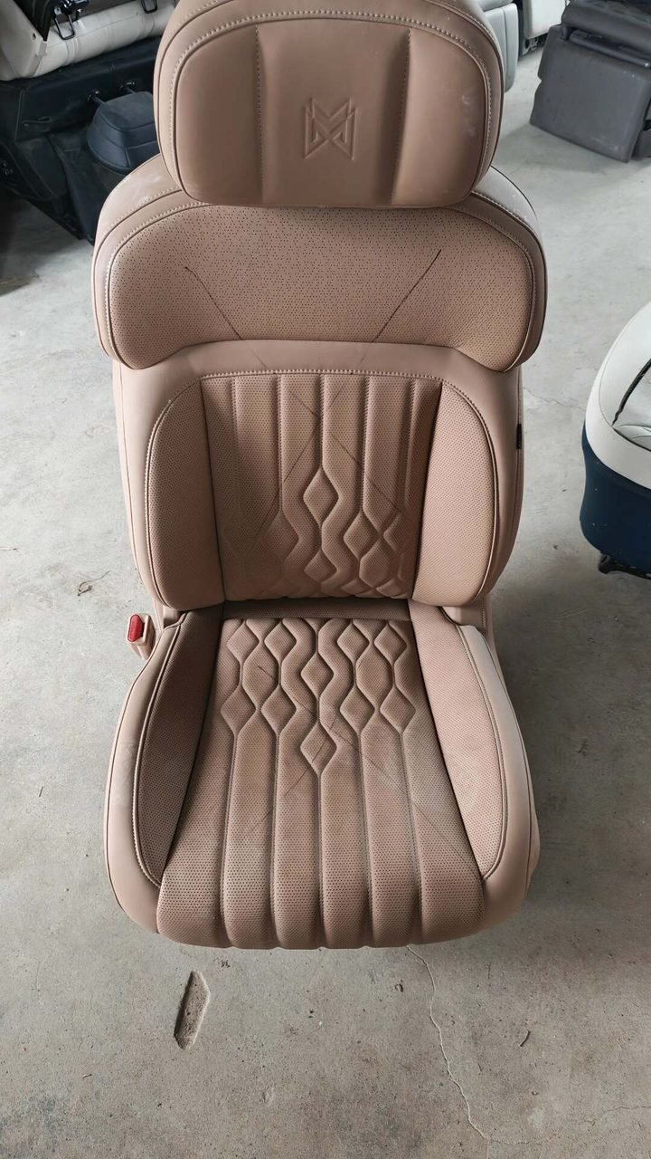 Dongfeng Mengshi M817 Fahrersitz, OEM, Beige Lederoberfläche, Elektrische Verstellung