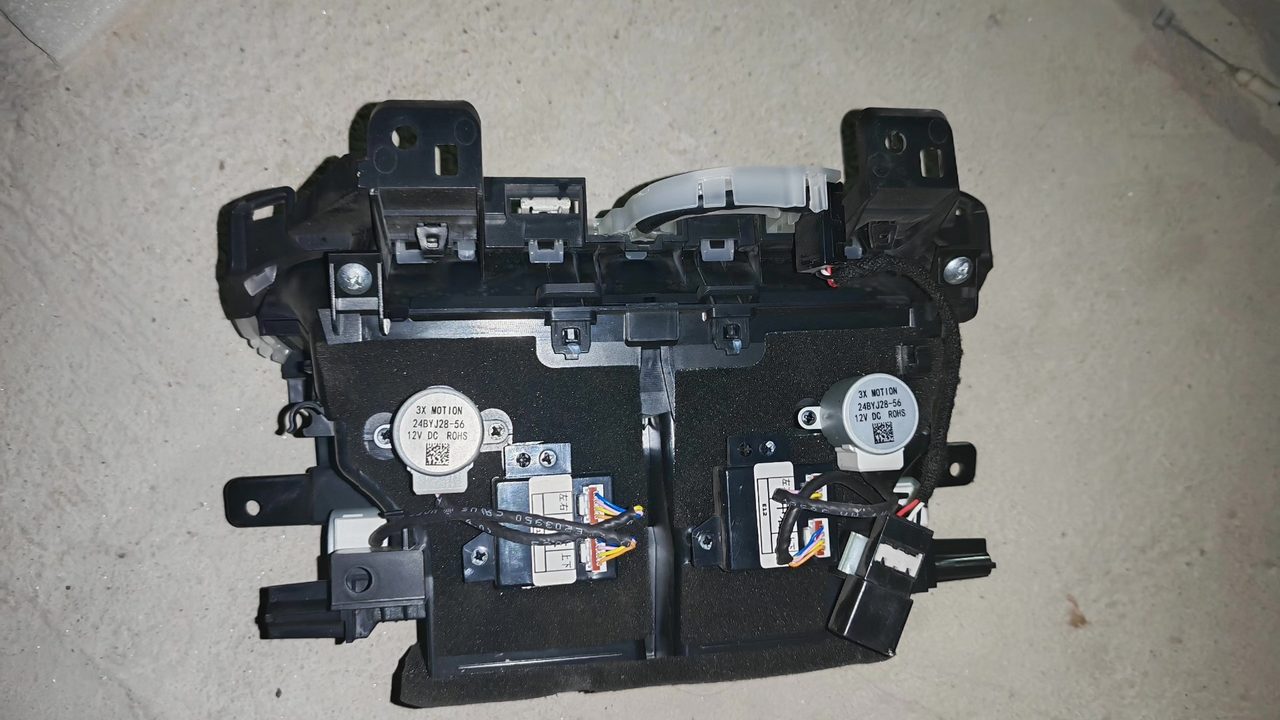 AVATR 12OEM メーター 台 エアアウトレット、 型番 A20G07000000