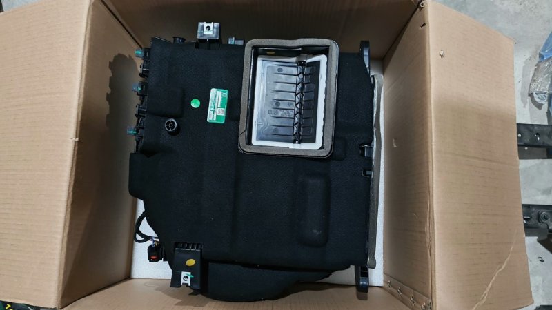 Zhiji L7 air conditioner box, brand new, with protective foam