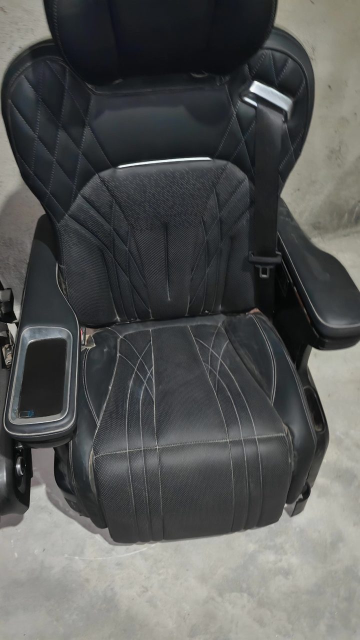 Yizhen L380 OEM-Sitze in der mittleren Reihe, zerlegte Autoteile, kompletter Lederbezug