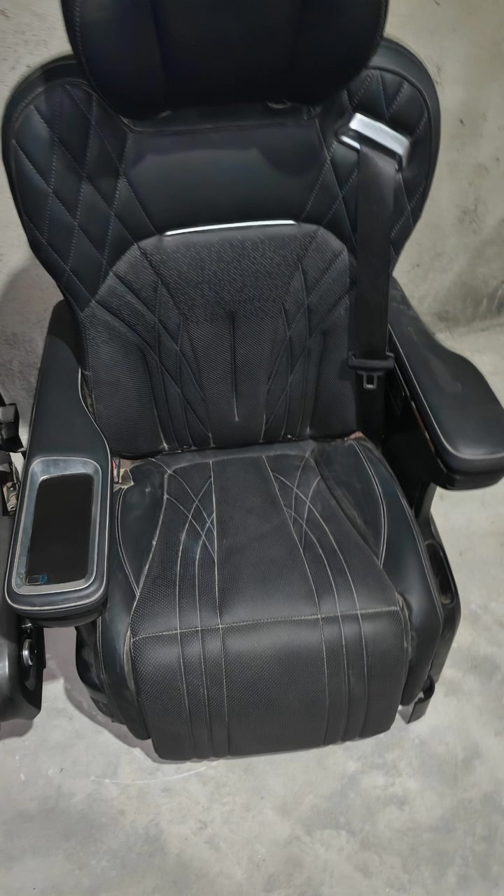 Yizhen L380 OEM 中間列シート、解体された自動車部品、完全なレザーカバー