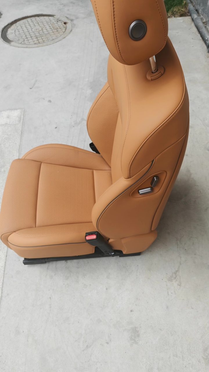 Ideal i8OEM seat, both main and co-pilot, brown leather, with electric adjustment, heating