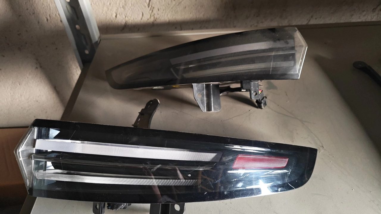 Lili L7 OEM-Rücklichter links und rechts
