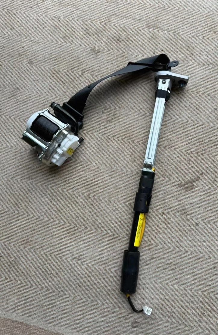 Li Auto L9、Livis、 2列目シート シートベルト