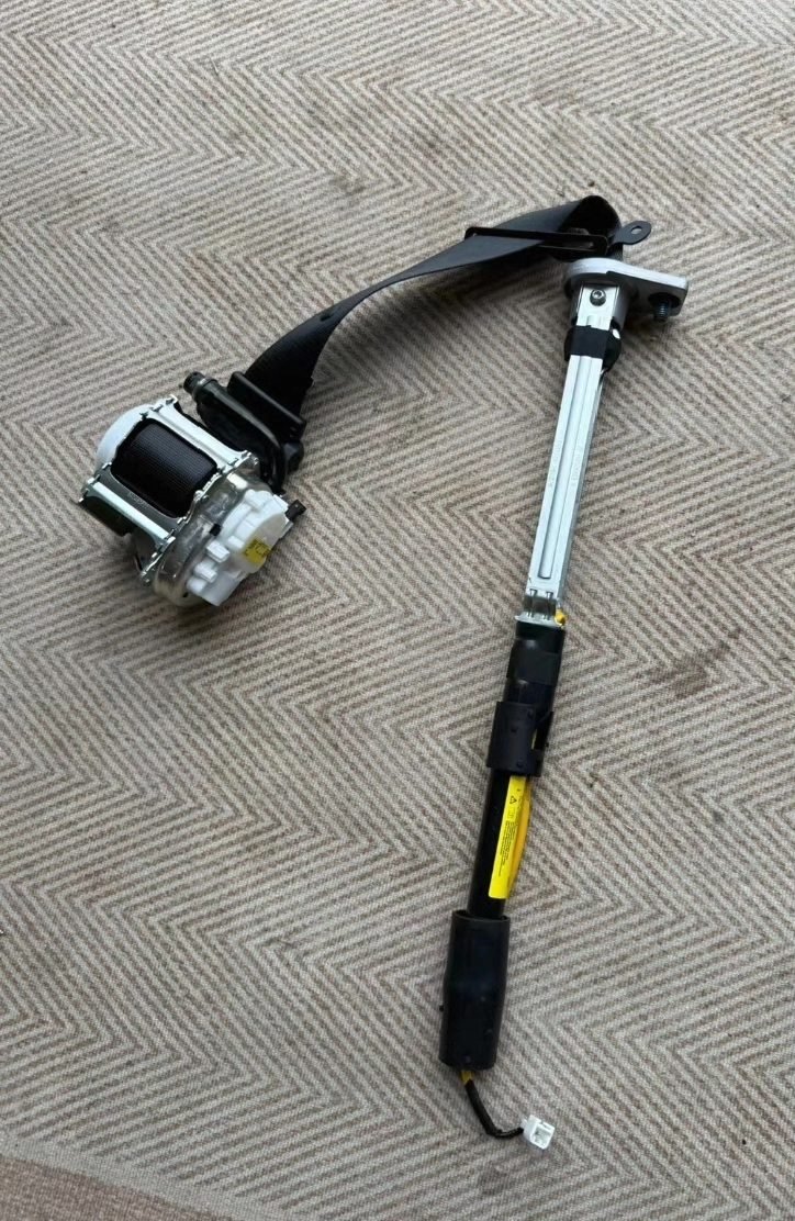 Li Auto L9、Livis、 2列目シート シートベルト