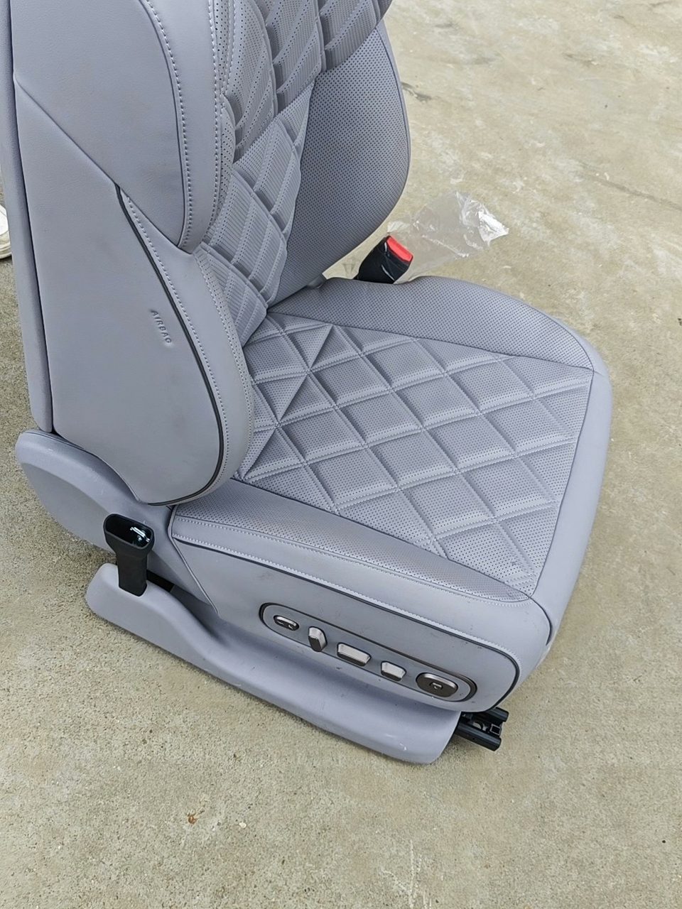 Li Auto L9、Livis 助手席シート、OEM