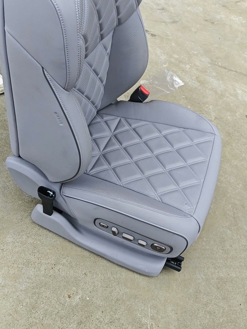 Li Auto L9、Livis 助手席シート、OEM
