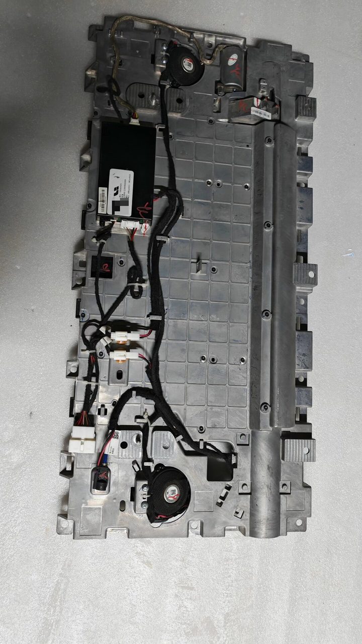 Li Auto MEGA 후석 엔터테인먼트 스크린, OEM, 포함 와이어링 하네스
