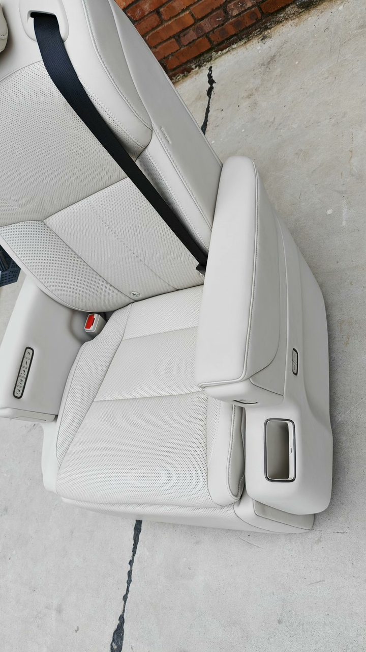 Ideal MEGA, Home version middle row swivel seat, OEM
