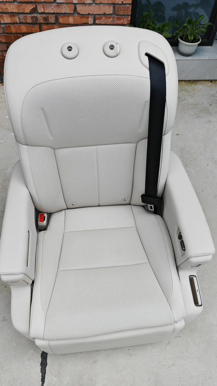 Ideal MEGA, Home version middle row swivel seat, OEM