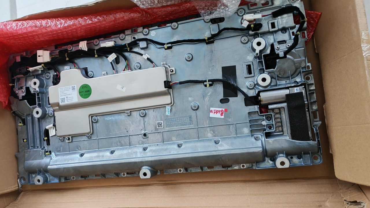 Li Auto MEGA 後列 天井吊り下げスクリーン、OEM、 付き ワイヤーハーネス コネクター