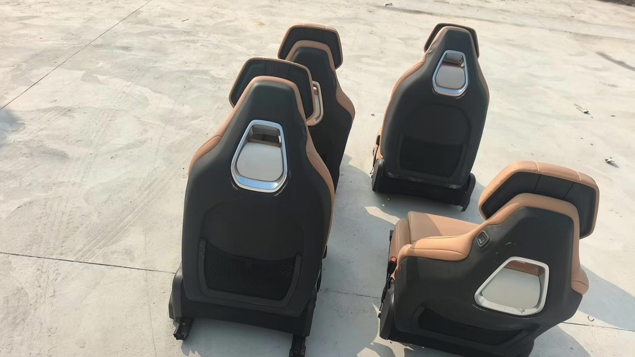 Lynk & Co 09 Fahrer & Beifahrer Sitz, OEM Leder, Elektrische Verstellung, mit Belüftung Heizung