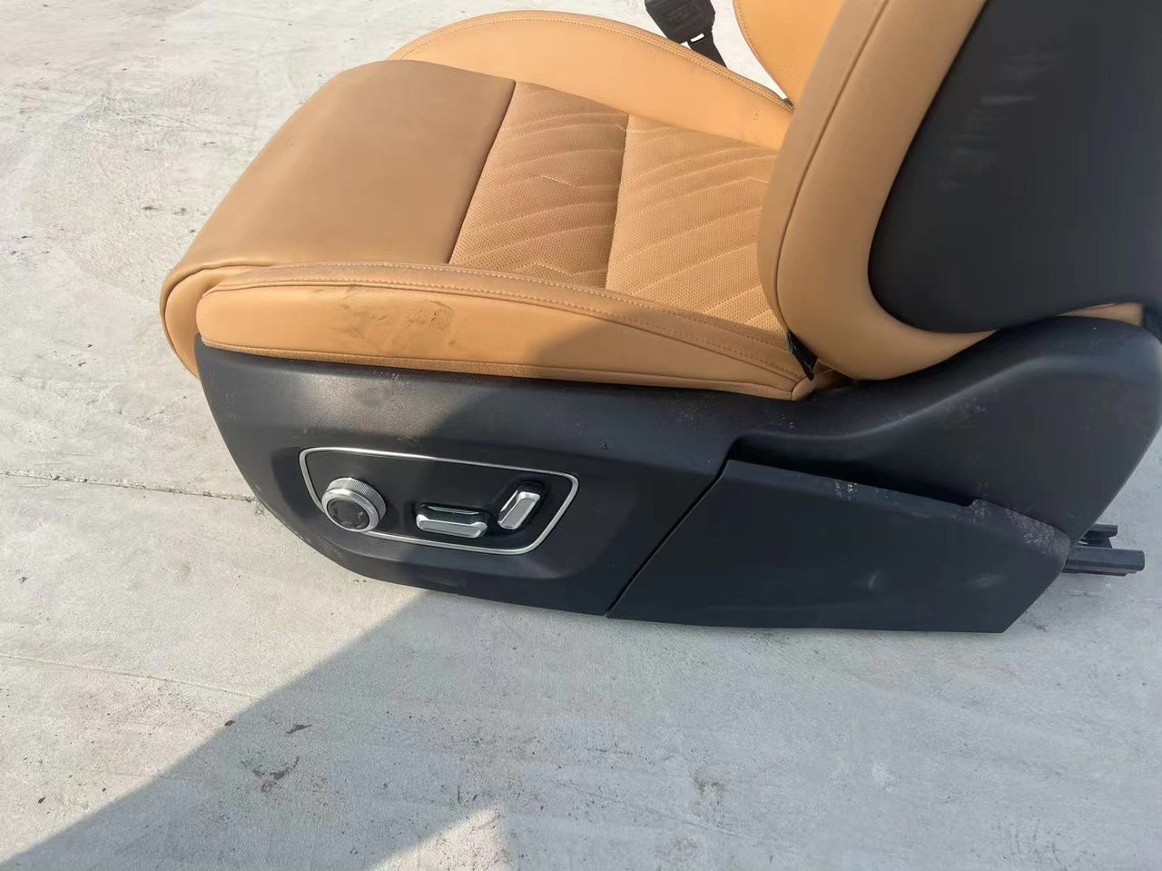 Lynk & Co 09 Fahrer & Beifahrer Sitz, OEM Leder, Elektrische Verstellung, mit Belüftung Heizung