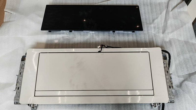 Lynk & Co 900 Front Rear Entertainment Screen, OEM