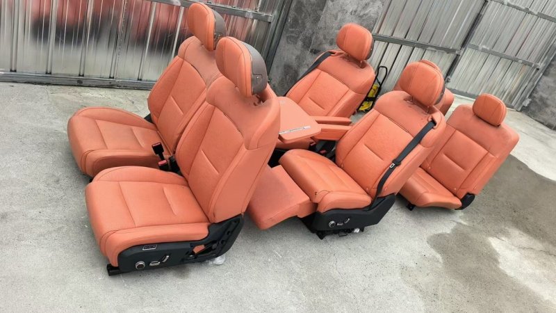 Lynk & Co 900 앞좌석, 중간 및 뒷좌석, OEM, 주황색 가죽