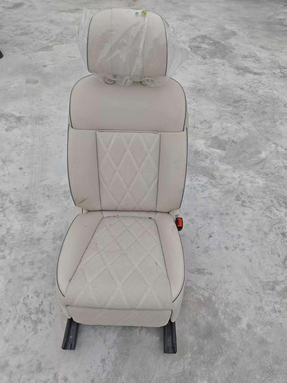 World S9 Beifahrersitz, beige Leder, originale Autodemontage, mit elektrischer Beinauflage, Kopfstützenschall, Belüftung und Heizung, elektrische Verstellung