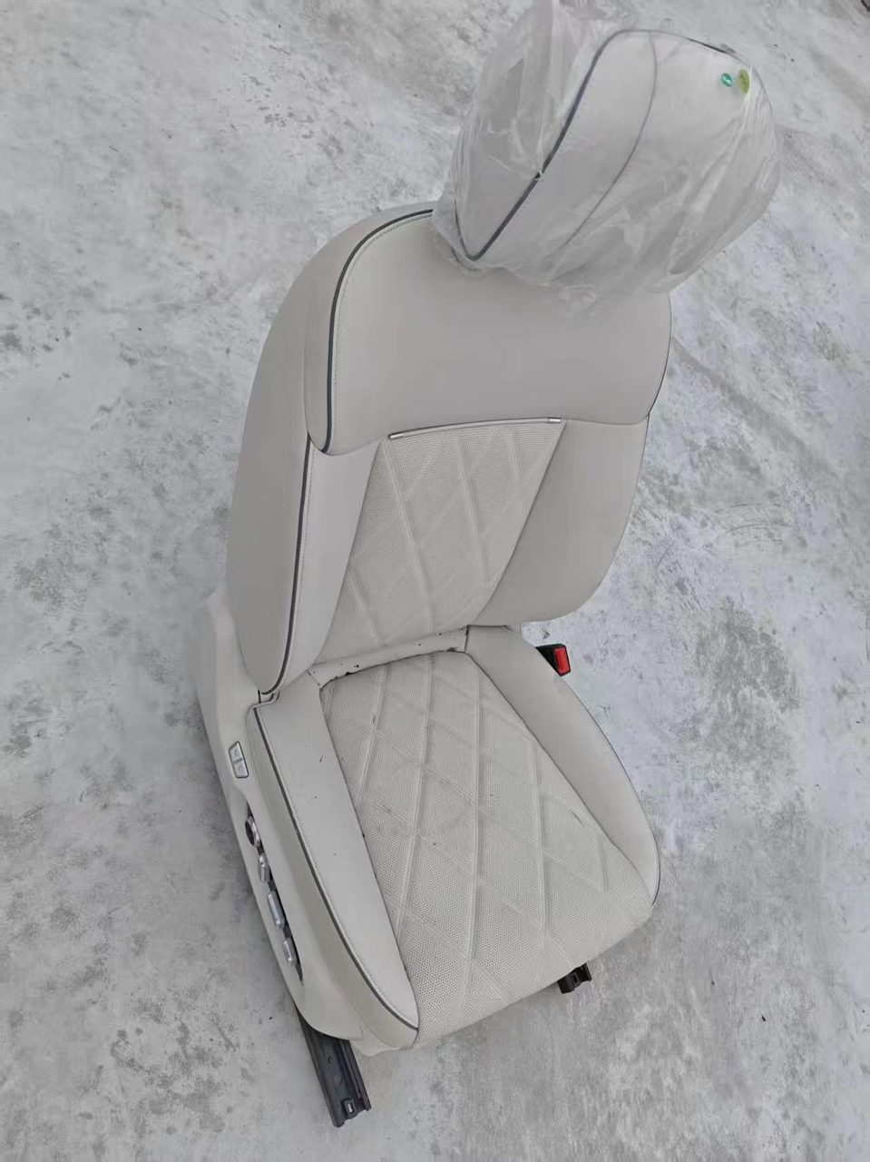 World S9 Beifahrersitz, beige Leder, originale Autodemontage, mit elektrischer Beinauflage, Kopfstützenschall, Belüftung und Heizung, elektrische Verstellung
