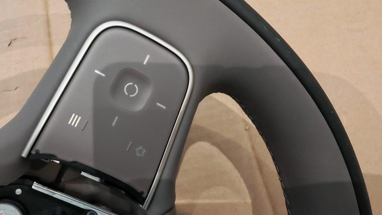 NIO ES8 OEM ステアリングホイール (多機能ボタン付き)、レザー