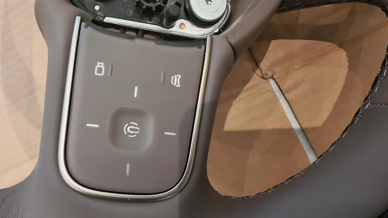 NIO ES8 OEM ステアリングホイール (多機能ボタン付き)、レザー