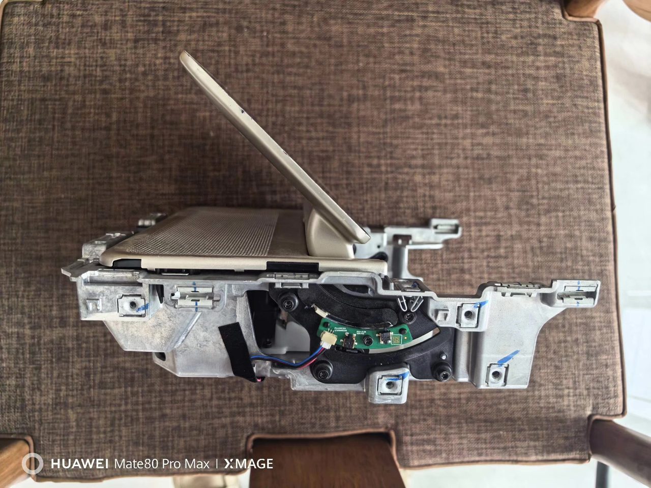 NiO ET9 Armlehnenbox Bedienbildschirm, OEM, Bildschirmanzeige normal