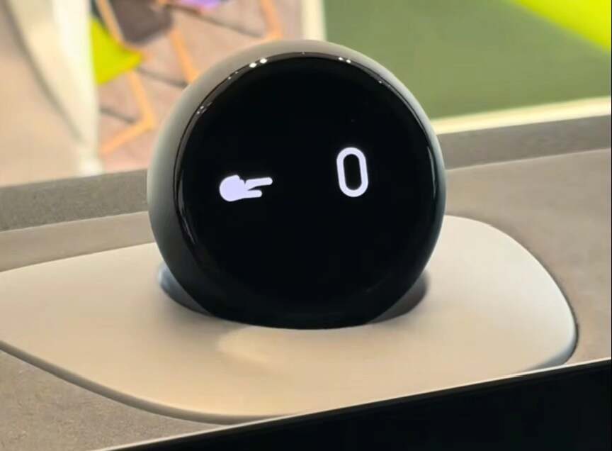 NIO NOMI Roboter 3.0, schwarze Acrylplatte, 1:1 Restaurierung