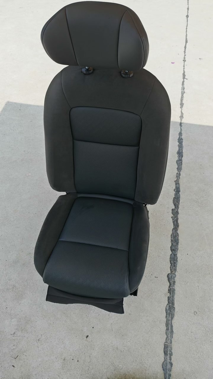Nissan NX8OEM フロントシート、 助手席 シート、 運転席シート、 すべて付属