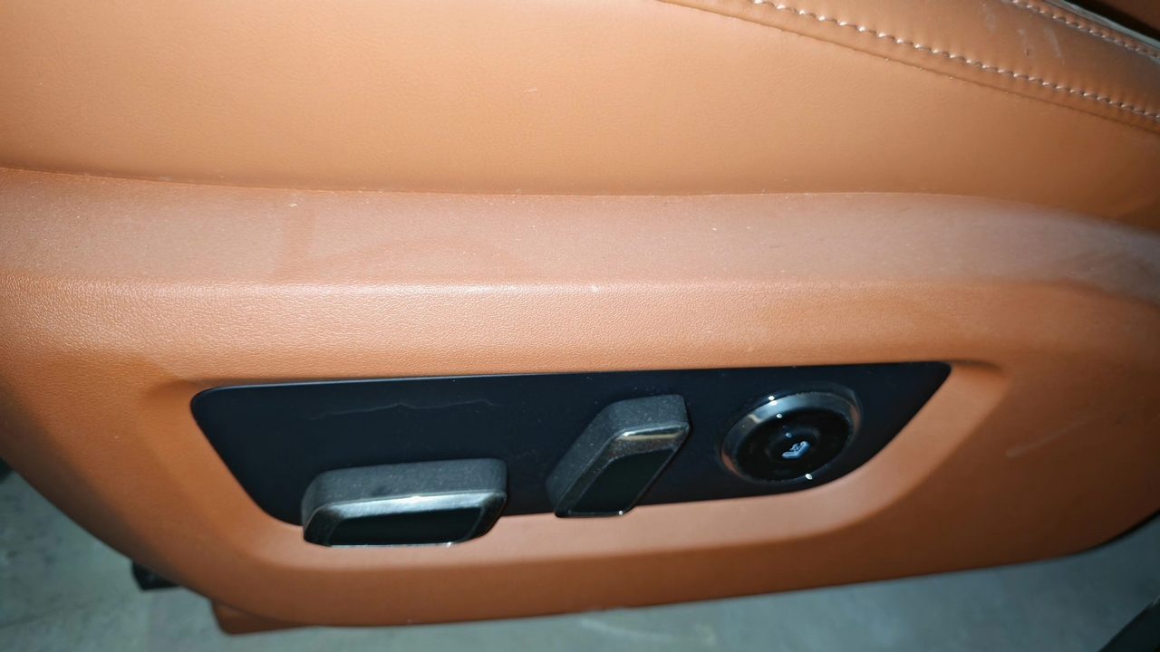 Polestone 01 Medium Row Seats, Brown Leather Surface with Armrests, OEM