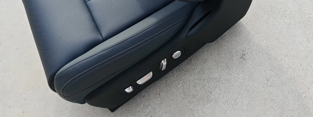 neues Modell Xiaomi SU7 Fahrersitz, OEM, Schwarz Lederoberfläche, mit Beinauflage