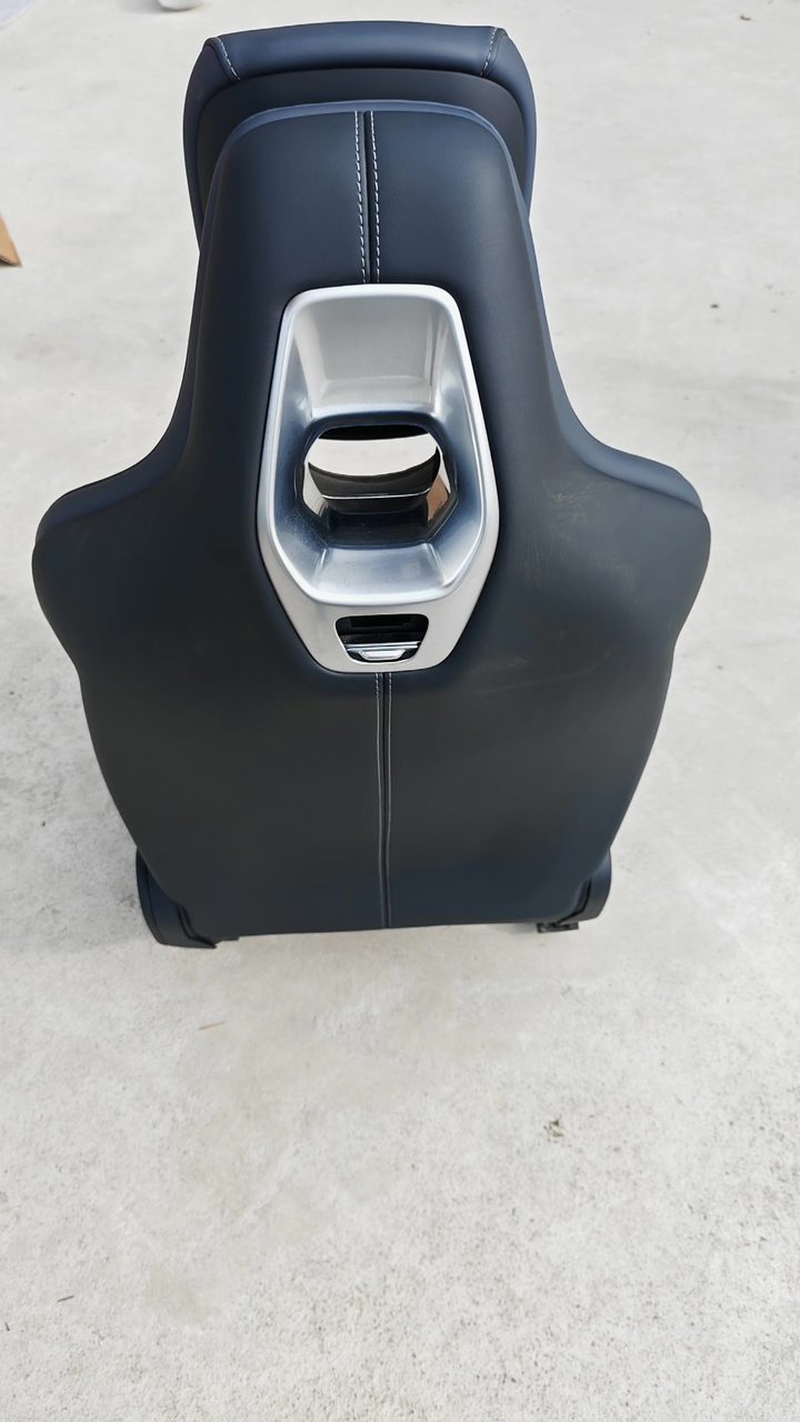 neues Modell Xiaomi SU7 Fahrersitz, OEM, Schwarz Lederoberfläche, mit Beinauflage