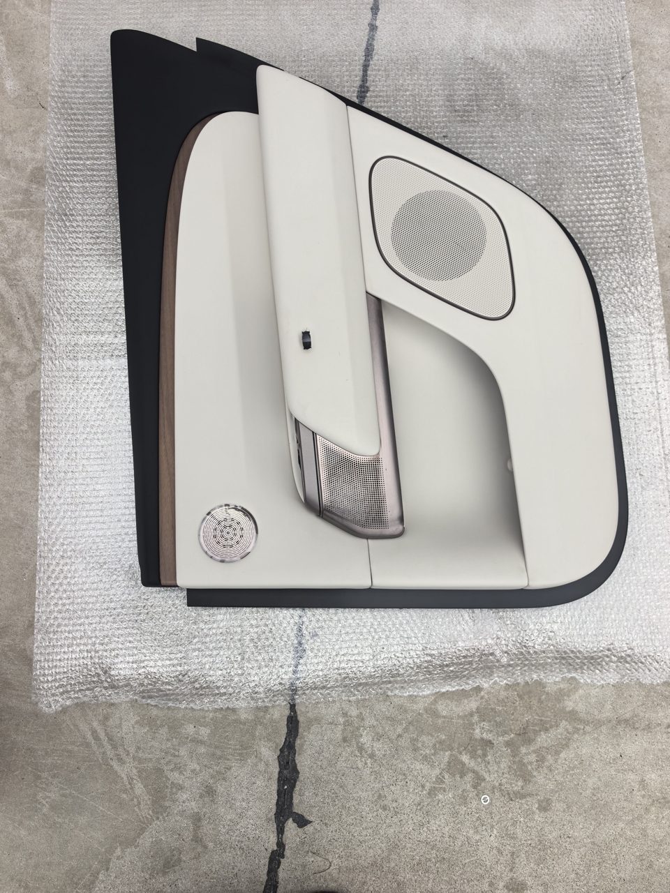 Xiaomi 右 リア ドアパネル 純正解体部品 構造良好 付き オーディオ 穴 位置