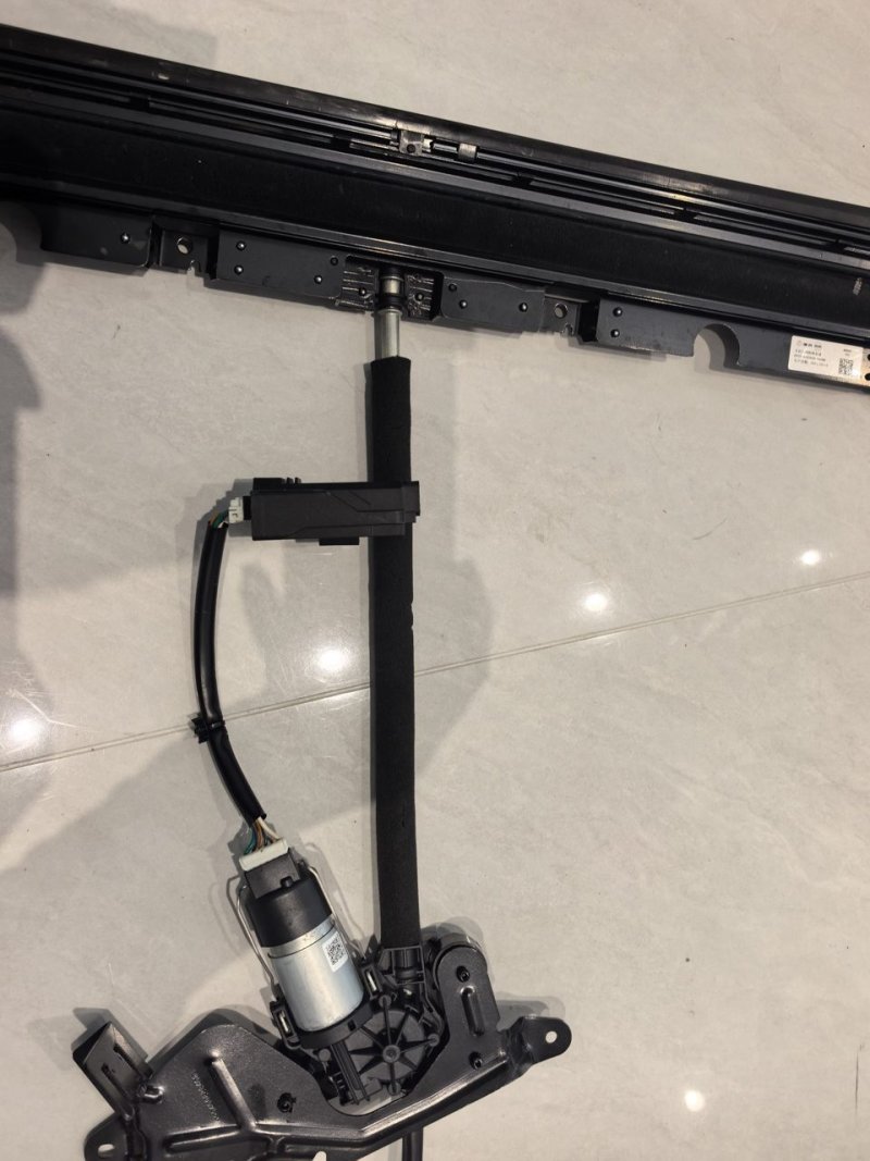 BYD 좌측 후방 도어 전동 선셰이드, 순정 해체 부품, 중고 상태