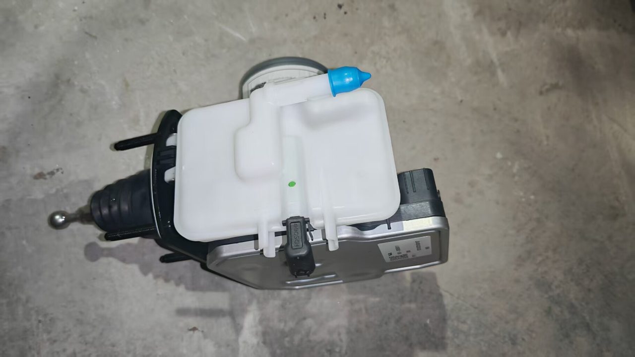 Bosch IPB1.1 純正 ABS ブレーキポンプ、 解体部品、 型番 鮮明