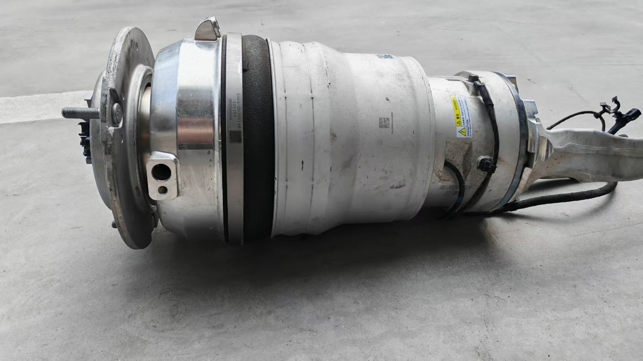 BYD Yangwang U7 雲輦 Z システム リニア モーター ショックアブソーバー、 純正解体部品、 コネクター完備