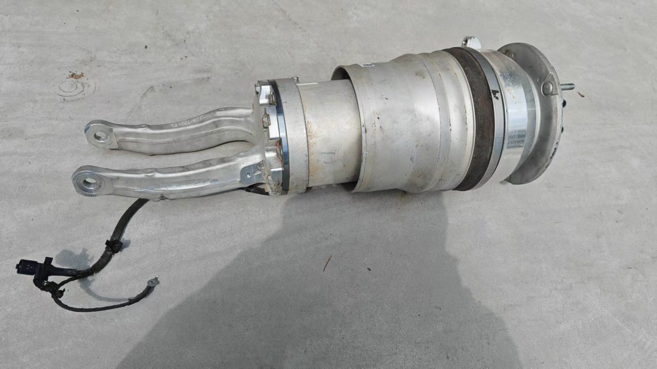 BYD Yangwang U7 雲輦 Z システム リニア モーター ショックアブソーバー、 純正解体部品、 コネクター完備