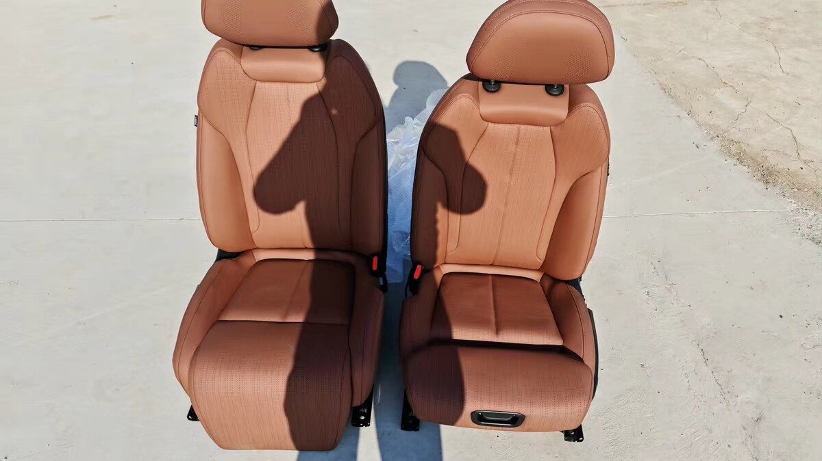 Geely Boyue L 금수 버전 운전석·조수석 시트, 순정 해체 부품, 오렌지-블랙 가죽, 포함 통풍 열선