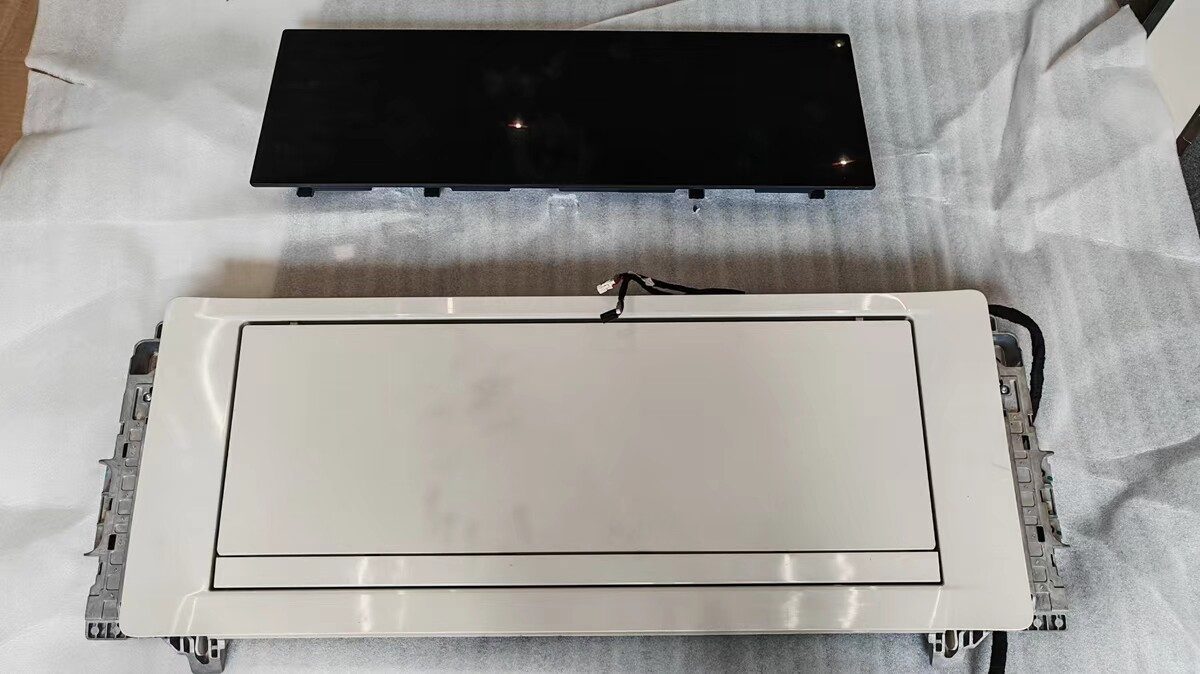 Lynk & Co 900 Front Rear Entertainment Screen Genuine OEM Used Part