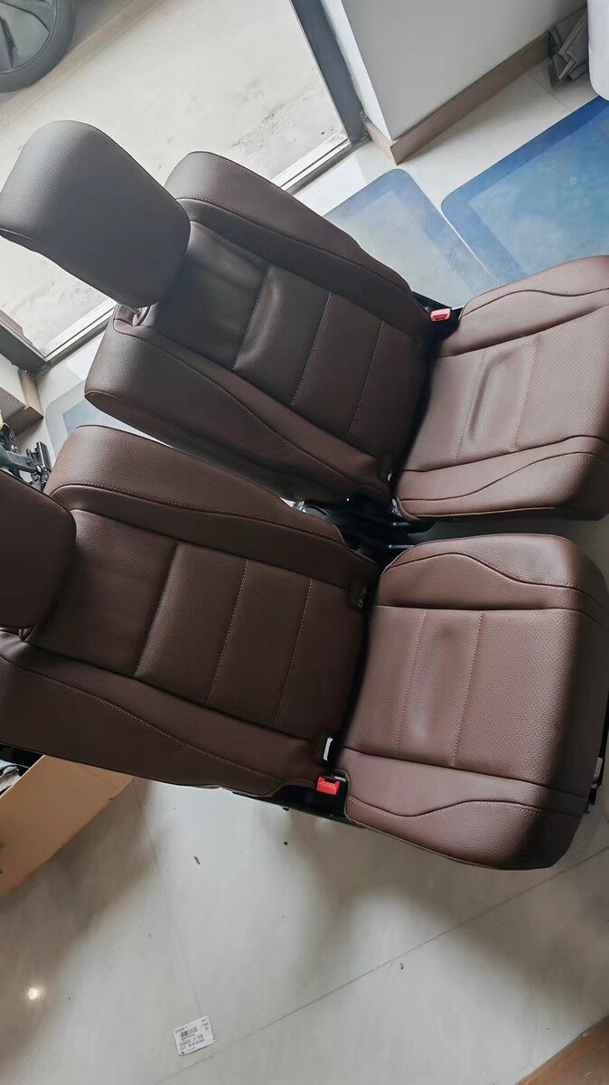 Mercedes-Benz GLS450 3列目 シート、 純正解体部品、 本革、 付き シートベルト コネクター