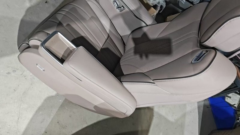 XPeng x9 2列目シート、 ゼログラビティ 型、 純正 解体、 状態 とても 良好、 動作良好