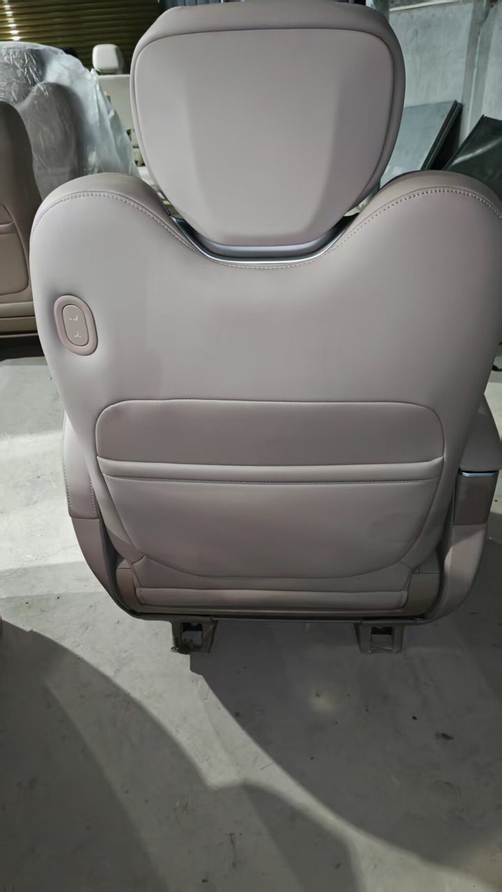 XPeng x9 Middle Row Seat, Zero Gravity Model, OEM Dismantled, Condition Quite Good, Fully Functional