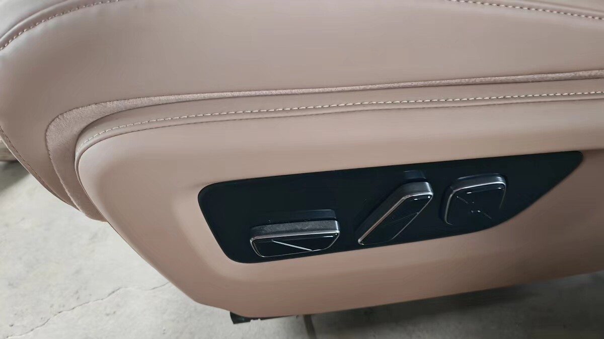 Dongfeng MHERO M817 運転席シート、 純正解体部品、 動作良好、 構造良好