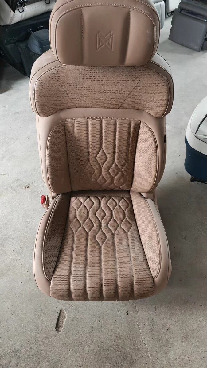 Dongfeng MHERO M817 運転席シート、 純正解体部品、 動作良好、 構造良好