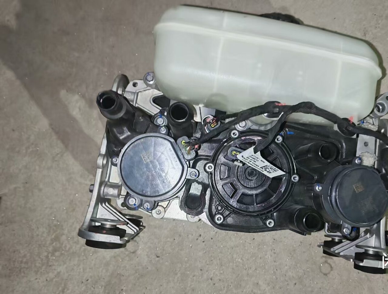 IM Motors 열관리 통합 모듈, 순정 해체 부품, 포함 냉각수 보조탱크, 커넥터 완비, 작동 정상