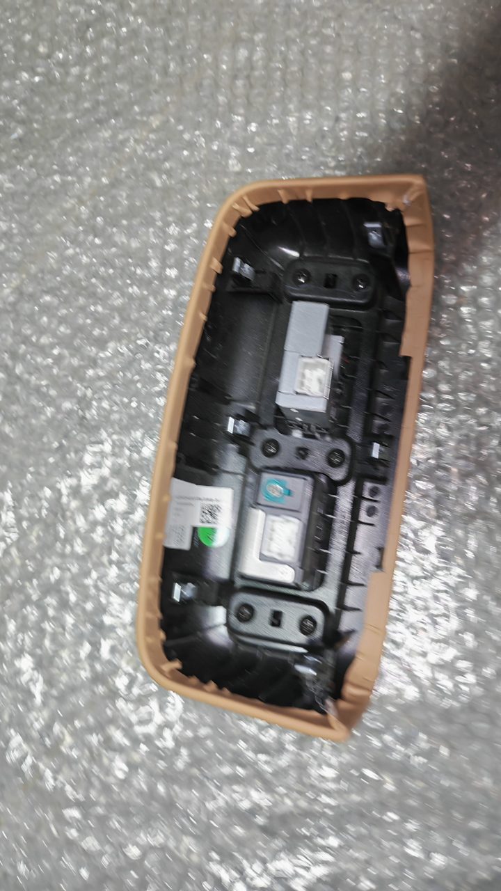 VOYAH Dreamer アームレストボックス リア USB 充電ポート 装着 化粧パネル