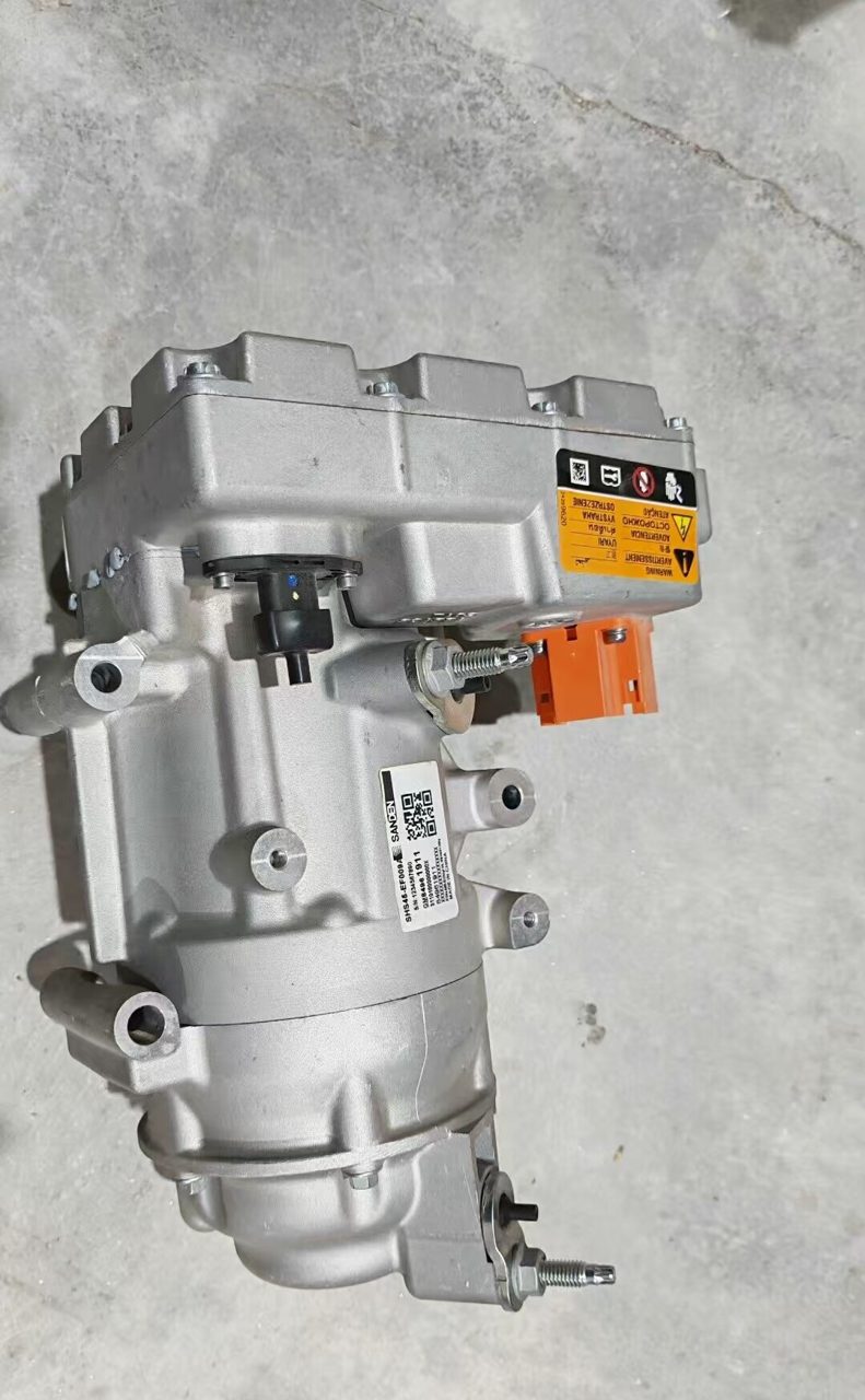 Cadillac Lyriq OEM Elektrischer Kompressor, Originales gebrauchtes OEM-Teil, funktionstüchtig, alle Anschlüsse vorhanden