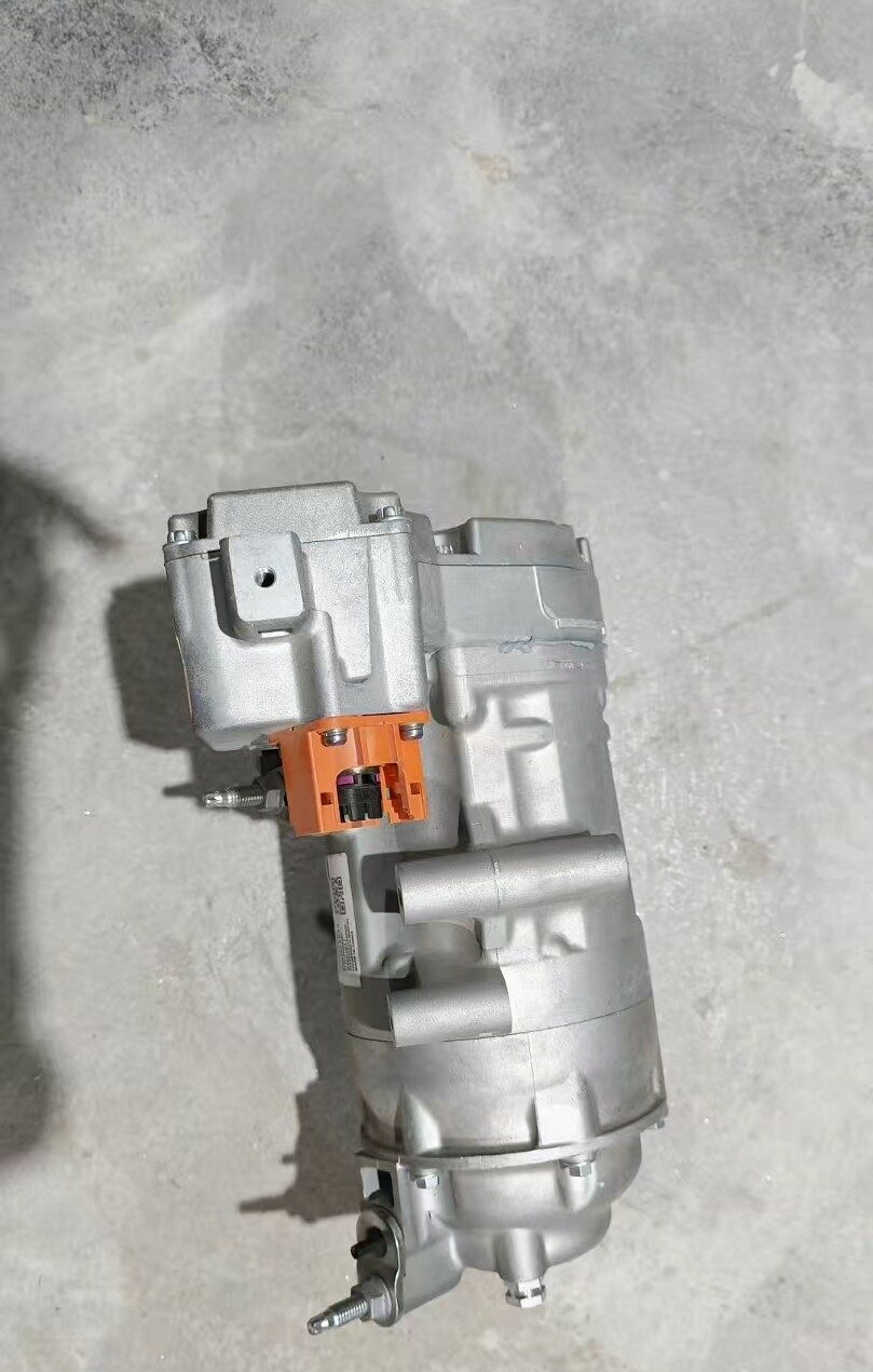 Cadillac Lyriq OEM Elektrischer Kompressor, Originales gebrauchtes OEM-Teil, funktionstüchtig, alle Anschlüsse vorhanden