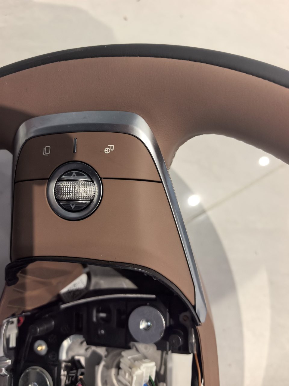 出 Baojun Huajing S 純正 マルチ 機能 ステアリングホイール、 中古、 本革 ハンド センサー とても 素晴らしい