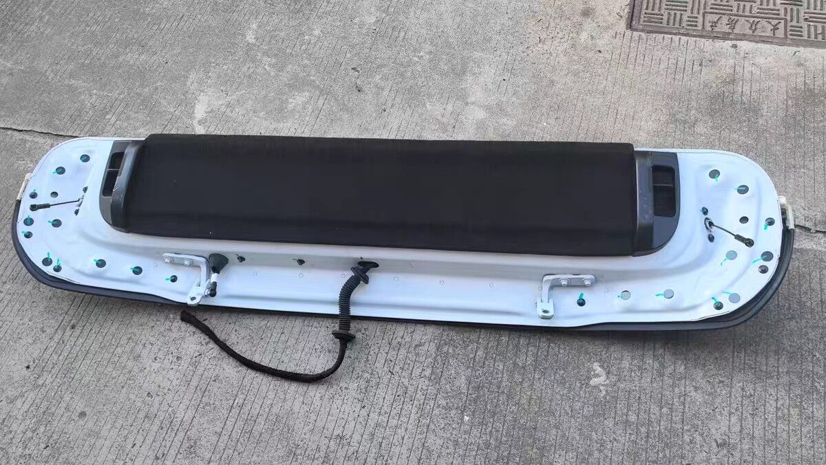 Lynk & Co 900 観音開きテールゲート、 純正解体部品、 動作良好、 コネクター完備、 構造良好