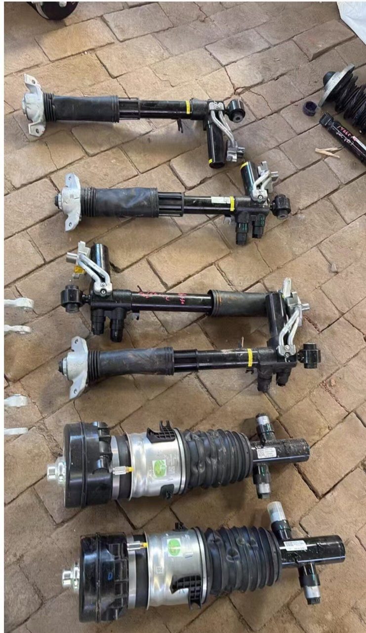 26 Modell AITO M9 Aktive Federung Stoßdämpfer