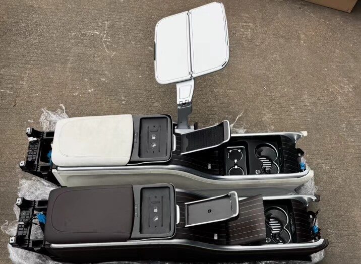 Mercedes-Benz EQS680 OEM Viersitzer Trennwand Baugruppe, mit Klapptisch, Heiß-/Kaltbecherhalter, Smartphone